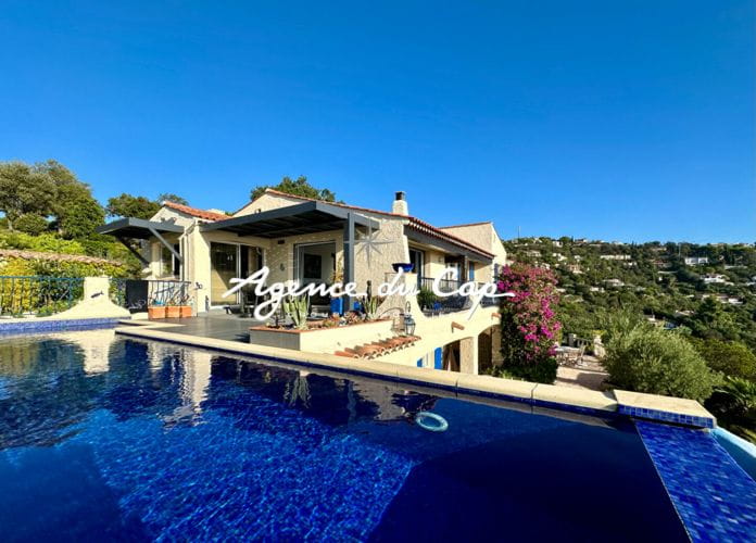 For sale villa of 173sqm, 5 rooms including 4 bedrooms with pool and garage sea view, located in aux issambres (3)