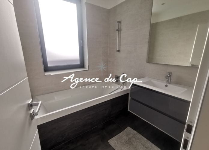 Compromis signé – appartement moderne t4 avec vue mer, piscine commune, petite copropriete a saint aygulf (15)