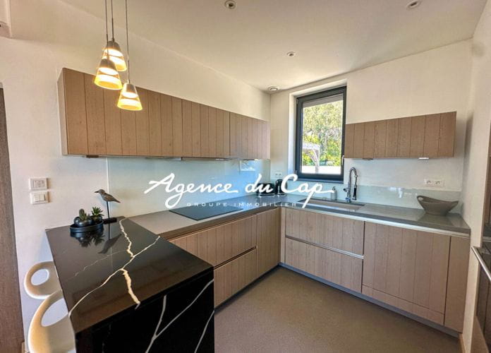 Compromis signé – appartement moderne t4 avec vue mer, piscine commune, petite copropriete a saint aygulf (9)