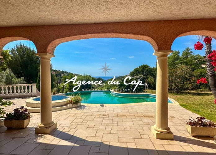 à vendre villa de 220 m² avec vue mer 4 chambres garage piscine et spa, sur les hauteurs des issambres (12)