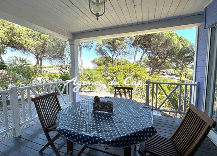 For sale chalet of 57 sqm with 2 master suites located in a private estate with swimming pool close to the port and beaches of grimaud, in gassin (0)