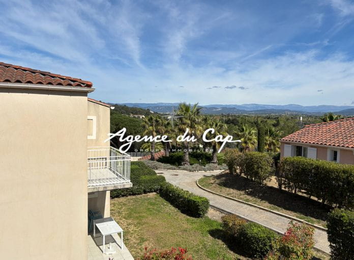 A vendre appartement 4 pieces de 56m² avec vue mer et collines dans une résidence privée, à saint aygulf