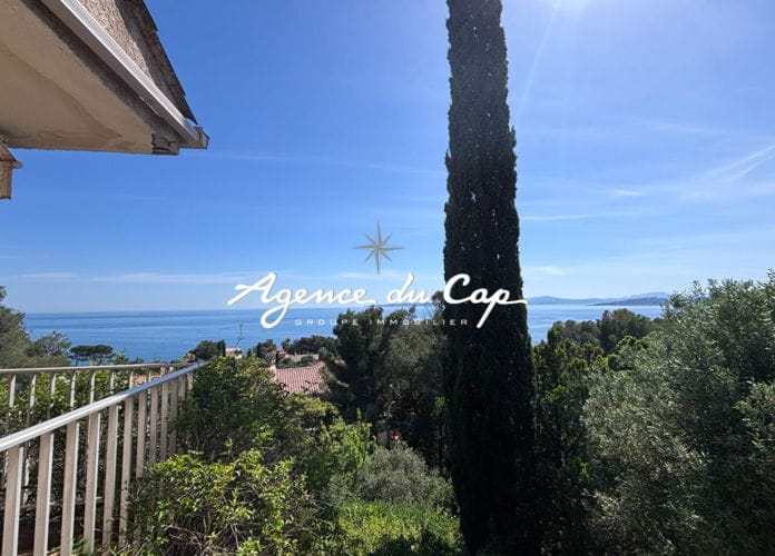 à vendre villa à rénover avec 4 chambres, offrant une vue mer panoramique sur le golfe de saint-tropez, aux issambres (5)