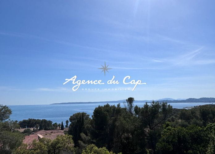 à vendre villa à rénover avec 4 chambres, offrant une vue mer panoramique sur le golfe de saint-tropez, aux issambres (0)