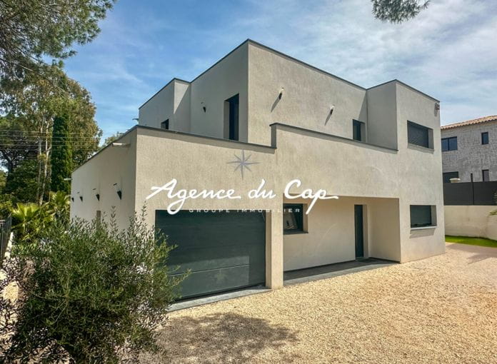 Villa contemporaine à vendre 7 pieces avec piscine et garage, à saint aygulf