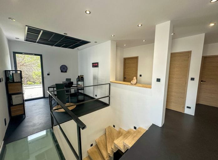 Villa contemporaine à vendre 7 pieces avec piscine et garage, à saint aygulf