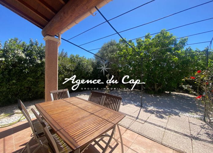 Villa apartment of 50sqm on one level located in a secure residence with swimming pool, close to the golf courses in roquebrune sur argens (1)