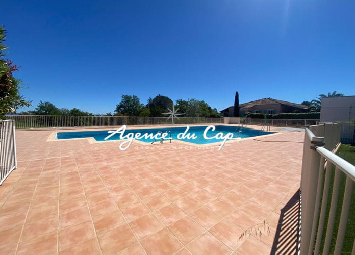 Villa apartment of 50sqm on one level located in a secure residence with swimming pool, close to the golf courses in roquebrune sur argens (3)