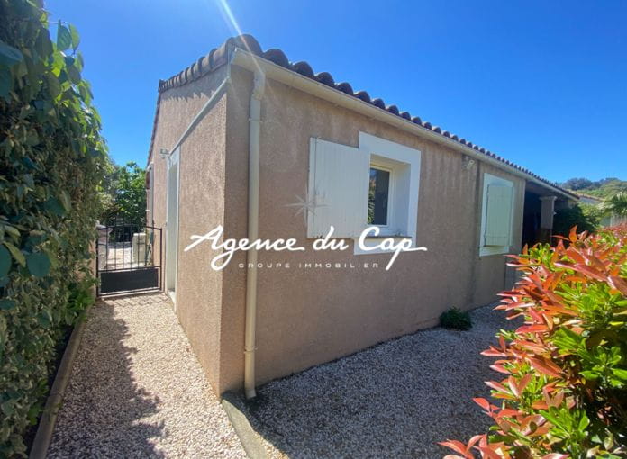 Villa appartement de 50m² de plain pied situé dans une résidence sécurisée avec piscine, proche des golfs à Roquebrune-sur-Argens