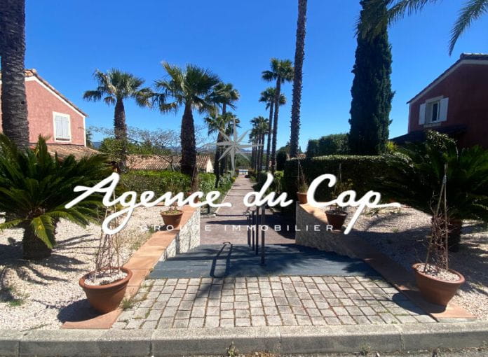 Villa appartement de 50m² de plain pied situé dans une résidence sécurisée avec piscine, proche des golfs à Roquebrune-sur-Argens