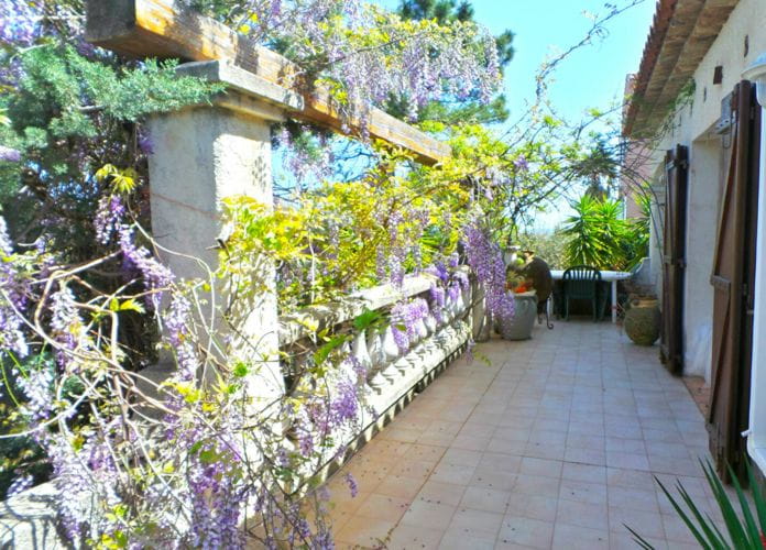 Provençal villa for sale of 250sqm with 5 bedrooms, 2 studios and a 2-room apartment, on landscaped land with swimming pool, in saint aygulf. (5)