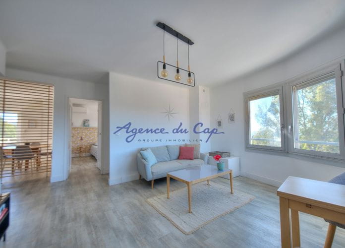 Appartement 3 pieces dernier etage vue mer proche mer et commerces a pied saint raphael boulouris (1)