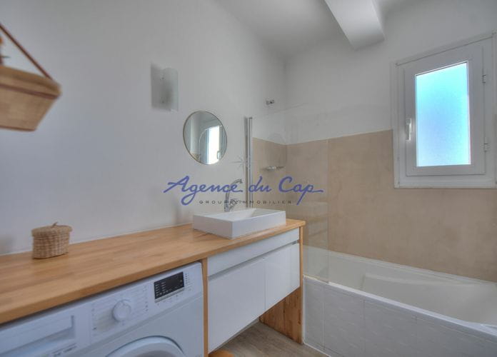 Appartement 3 pieces dernier etage vue mer proche mer et commerces a pied saint raphael boulouris (9)