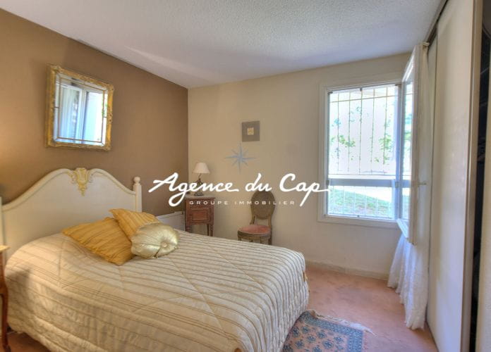 Appartement 2 pieces 41m² et 60m² de jardin a vendre vue golf et piscine saint raphael valescure (9)