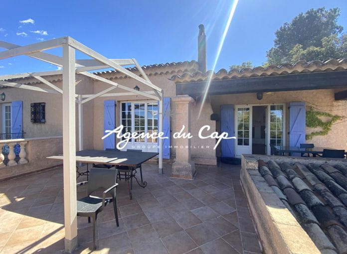 For sale provencal villa of 180sqm with 3 bedrooms and a studio quietly located in a dead end in the sainte-maxime area