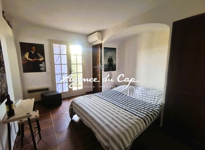 For sale provencal villa of 180sqm with 3 bedrooms and a studio quietly located in a dead end in the sainte-maxime area