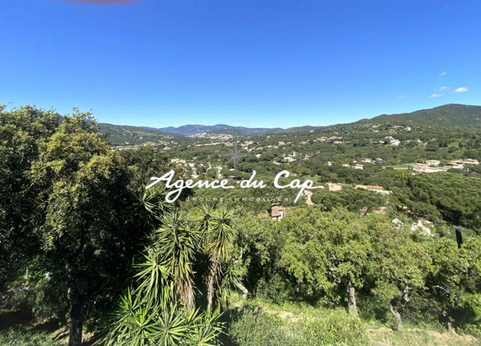 For sale provencal villa of 180sqm with 3 bedrooms and a studio quietly located in a dead end in the sainte-maxime area (0)