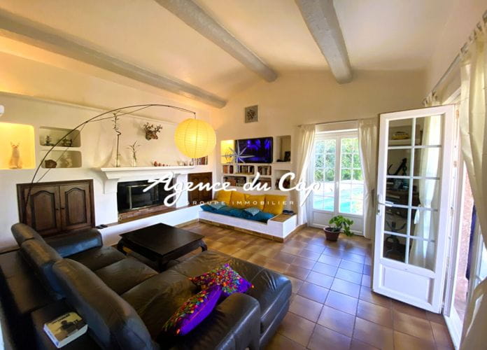 à vendre villa provencale de 180m² avec 3chambres et un studio située au calme dans une impasse sur le secteur de sainte-maxime (2)