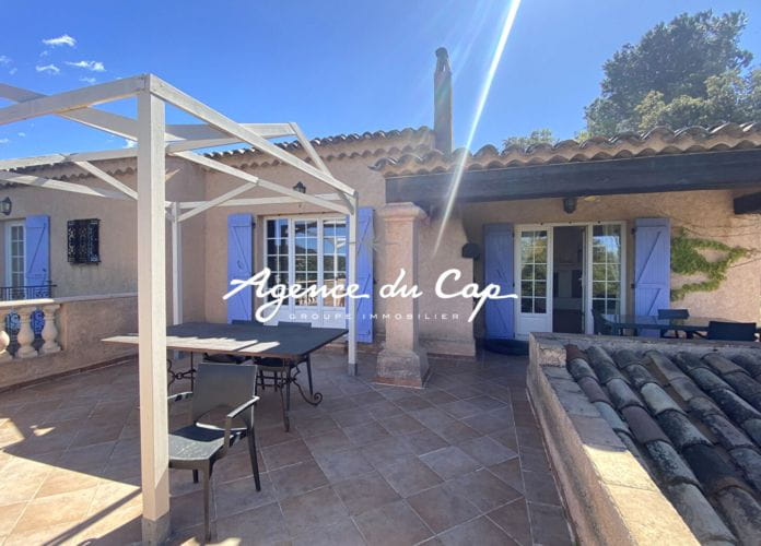 à vendre villa provencale de 180m² avec 3chambres et un studio située au calme dans une impasse sur le secteur de sainte-maxime (3)