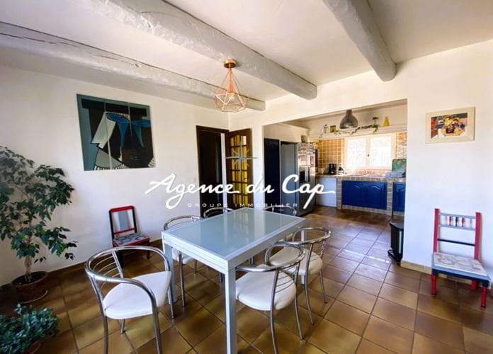 à vendre villa provencale de 180m² avec 3chambres et un studio située au calme dans une impasse sur le secteur de sainte-maxime (4)