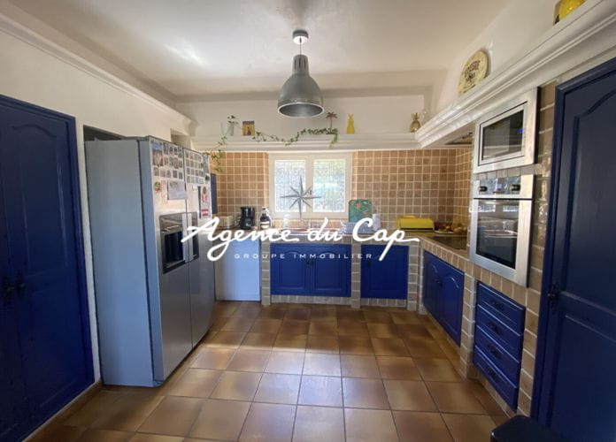 à vendre villa provencale de 180m² avec 3chambres et un studio située au calme dans une impasse sur le secteur de sainte-maxime (5)