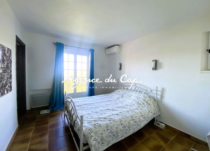 à vendre villa provencale de 180m² avec 3chambres et un studio située au calme dans une impasse sur le secteur de sainte-maxime (8)