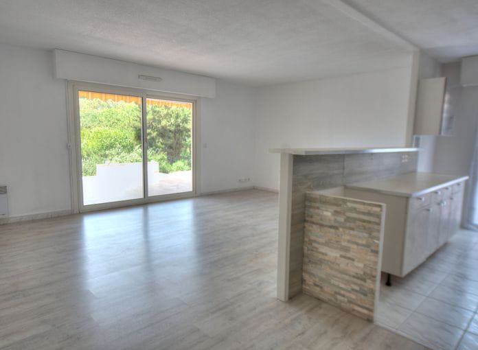 Saint-Raphaël 4 room apartment, ground floor, 83 m2, garage, parking, close to amenities