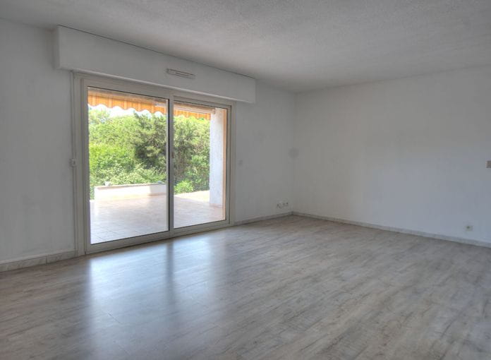 Saint-Raphaël 4 room apartment, ground floor, 83 m2, garage, parking, close to amenities