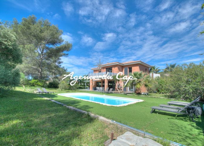 Villa saint raphael 6 pièce(s) 175 m2 (0)