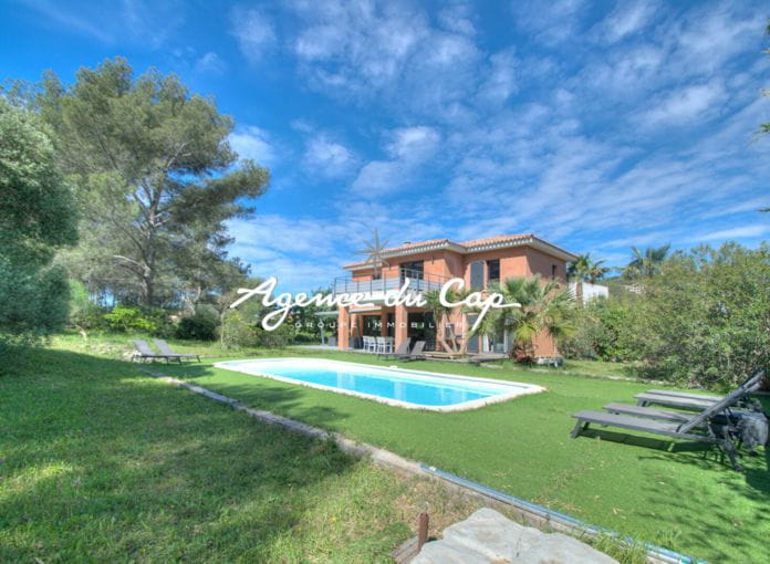 Villa Saint-Raphaël 6 pièce(s) 175 m2