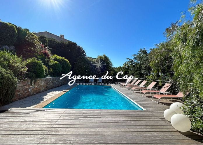 à vendre villa de 148 m² avec piscine 5 chambres, pool house, garage et vue mer aux issambres (2)