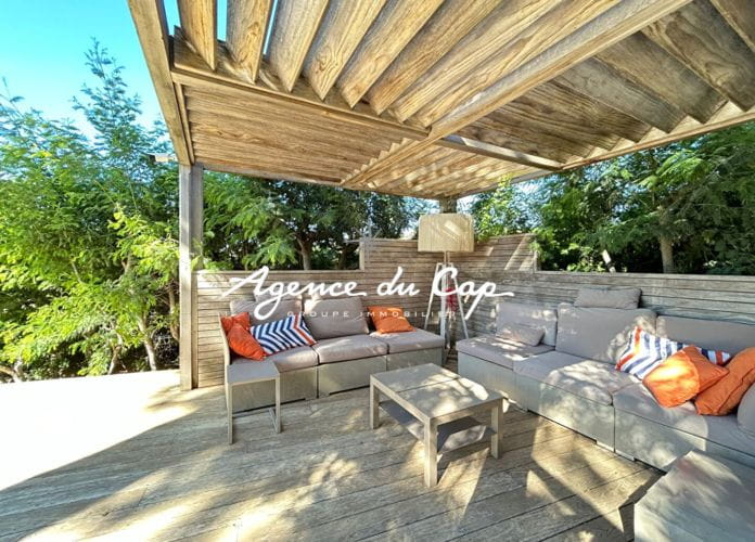 à vendre villa de 148 m² avec piscine 5 chambres, pool house, garage et vue mer aux issambres (6)