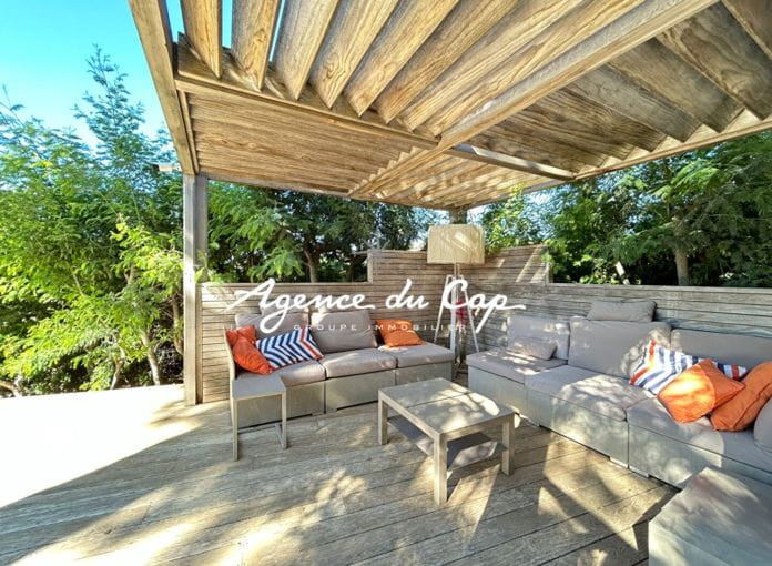 À vendre villa de 148 m² avec piscine 5 chambres, pool house, garage et vue mer aux Issambres