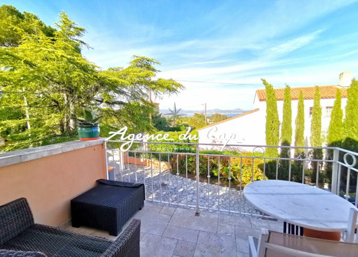 à vendre villa 5 chambres avec vue mer proche centre ville avec piscine et garage double, à saint aygulf (10)