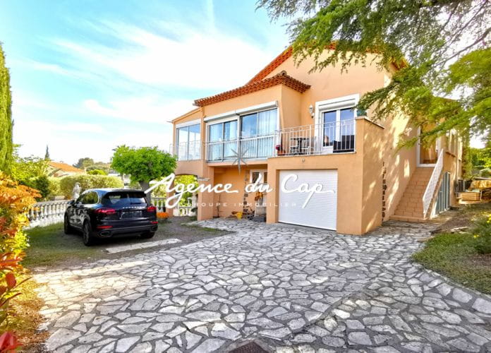 à vendre villa 5 chambres avec vue mer proche centre ville avec piscine et garage double, à saint aygulf (4)