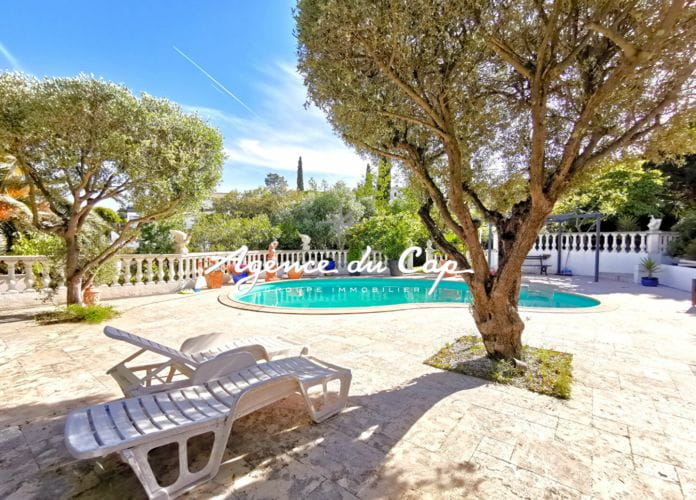 à vendre villa 5 chambres avec vue mer proche centre ville avec piscine et garage double, à saint aygulf (0)