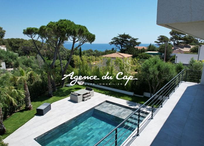 Villa contemporaine de 276 m² avec vue mer, 4 suites, séjour de 110 m², piscine et garage, proche mer et centre-ville de saint-aygulf (1)