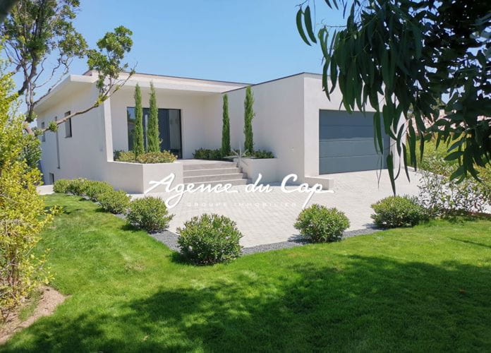 Villa contemporaine de 276 m² avec vue mer, 4 suites, séjour de 110 m², piscine et garage, proche mer et centre-ville de saint-aygulf (2)