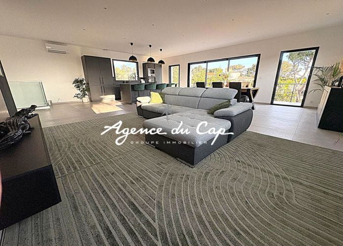 Villa contemporaine de 276 m² avec vue mer, 4 suites, séjour de 110 m², piscine et garage, proche mer et centre-ville de saint-aygulf (9)