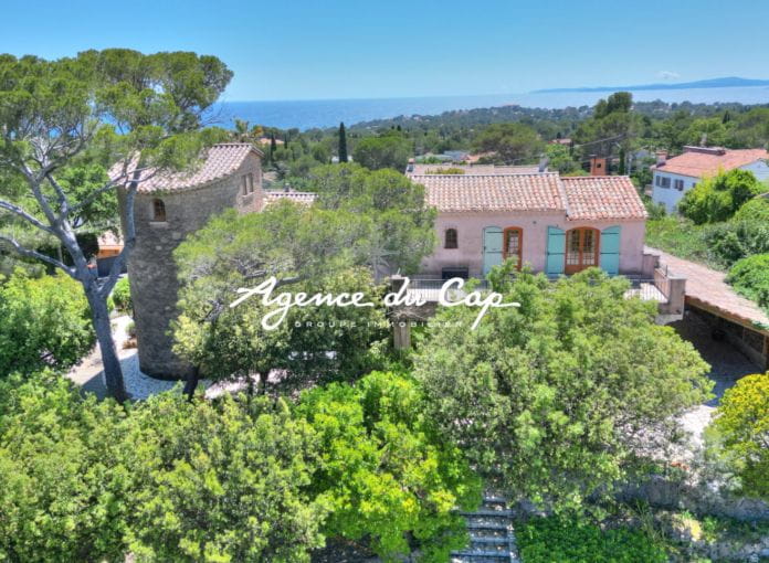 Boulouris villa de caractere  en pierre -vue degagee jusqu'a la mer