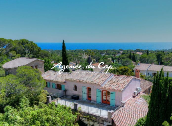 Boulouris villa de caractere  en pierre -vue degagee jusqu'a la mer