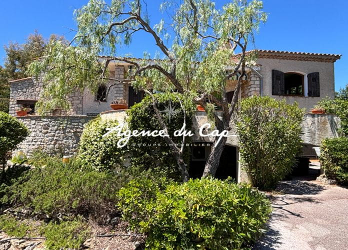 For sale villa “beaumont” with panoramic sea view on land of more than 2000 sqm, a few steps from the beaches of issambres (4)