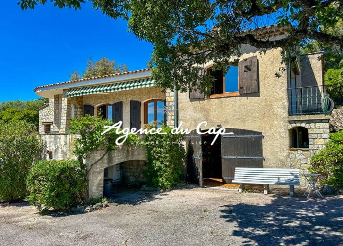 à vendre villa « beaumont » avec vue mer panoramique sur un terrain de plus de 2000 m², à quelques pas des plages des issambres (5)