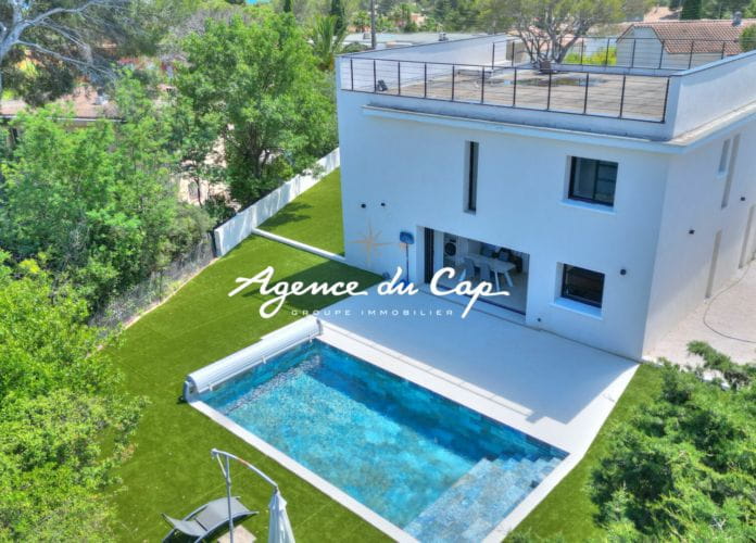 Saint raphael villa 5 pieces de style contemporaine avec toit terrasse vue mer piscine a saint raphael (1)