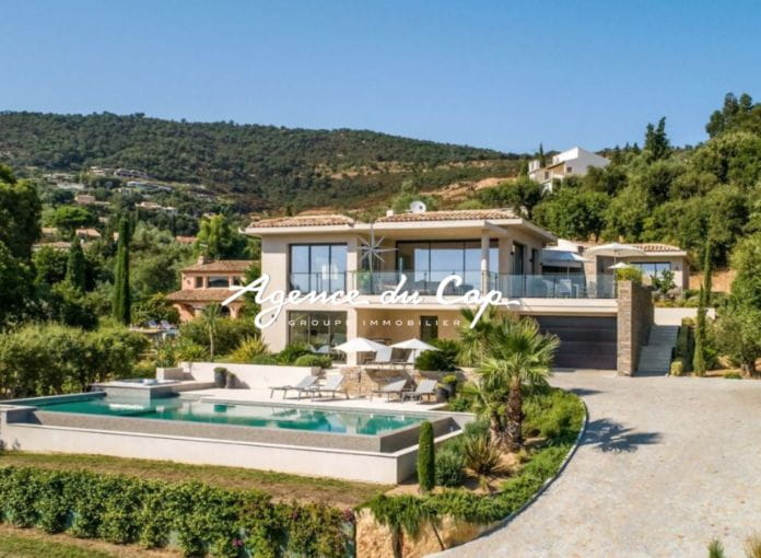 Villa contemporaine a vendre 292 m2 vue mer a Grimaud