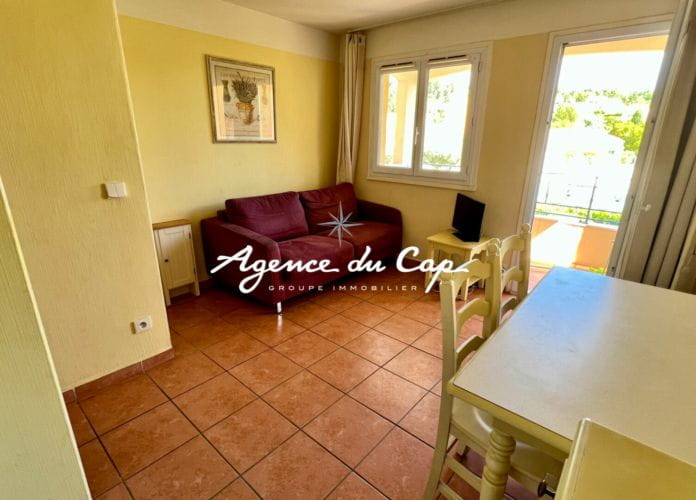 For sale 23sqm studio apartment in a secure residence with pool, in issambres (2)