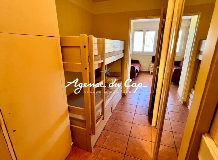 For sale 23sqm studio apartment in a secure residence with pool, in Issambres