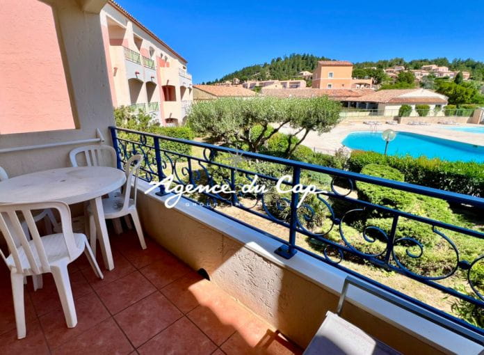 For sale 23sqm studio apartment in a secure residence with pool, in Issambres