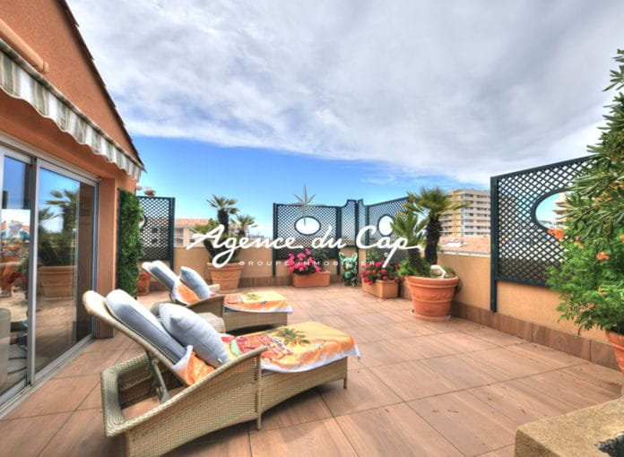 Appartement villa toit en dernier etage  3 pieces vue mer, 99 m² de terrasse et garage