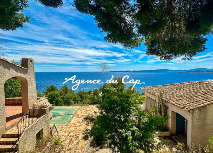 Propriété à vendre avec vue mer panoramique sur le golfe de saint-tropez, aux issambres (1)